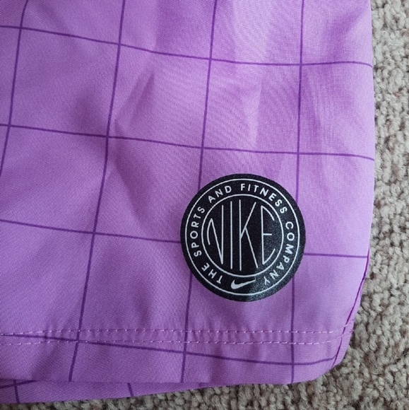 NWT Nike 10k Femme shorts - Picture 3 of 6